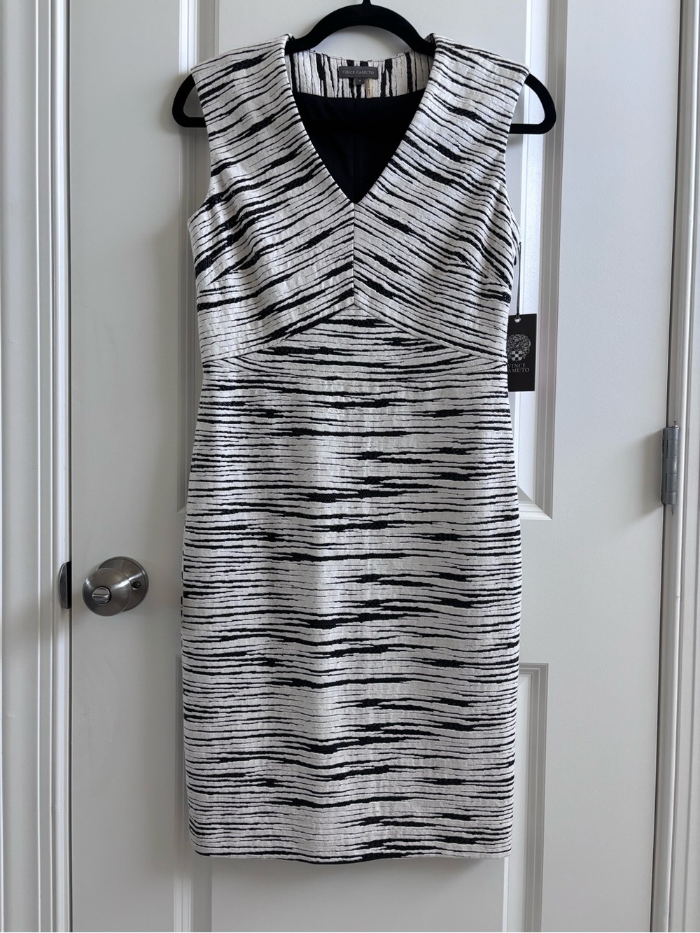 NWT Art Inspired Vince Camuto Sheath